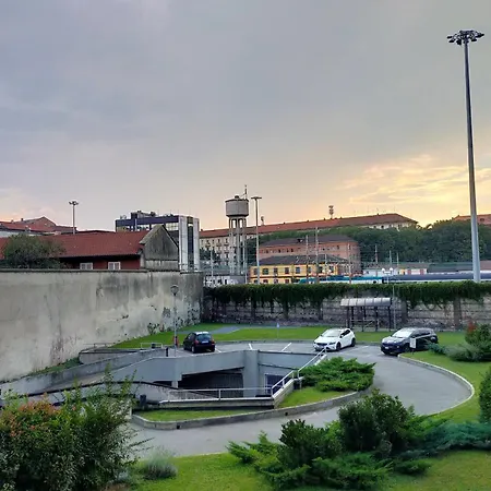 26 - Porta Nuova - Metro Marconi 公寓 *